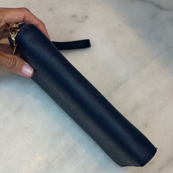 Michael Kors Saffiano Leather Full Zip Jet Set Continental Wallet - Picture 11 of 16